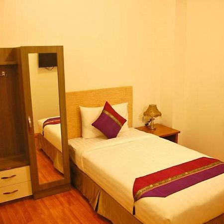 Hotel K Янгон Экстерьер фото