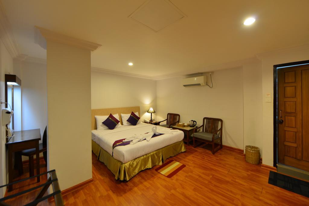 Hotel K Янгон Экстерьер фото