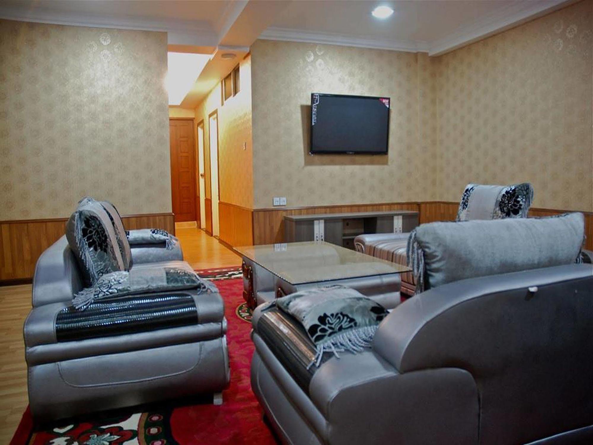 Hotel K Янгон Экстерьер фото
