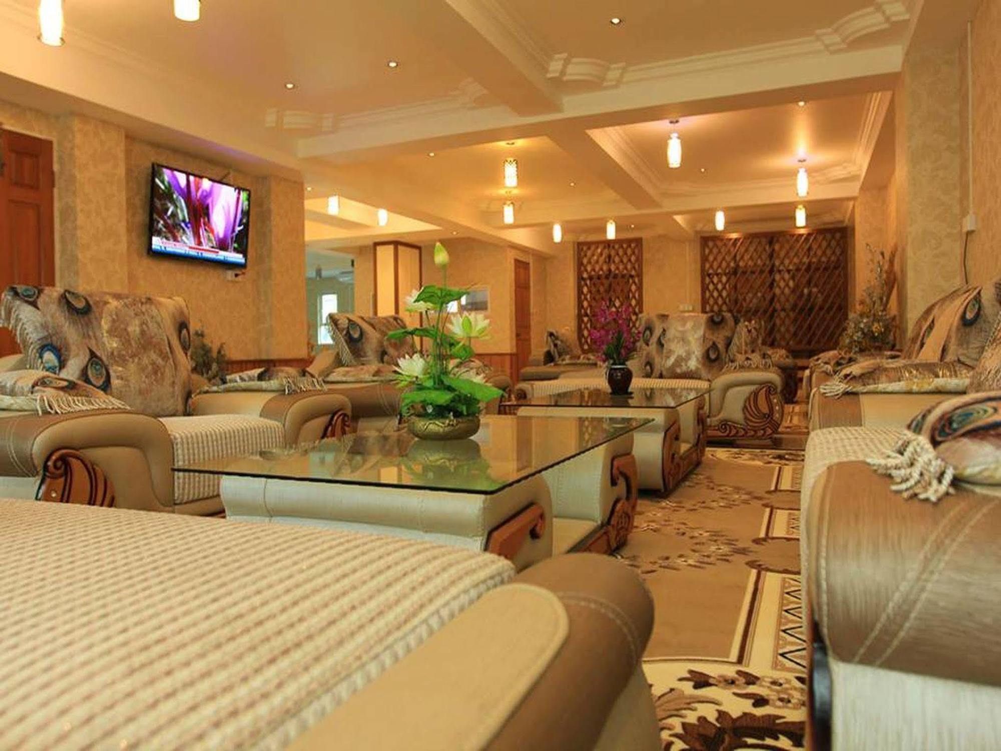 Hotel K Янгон Экстерьер фото