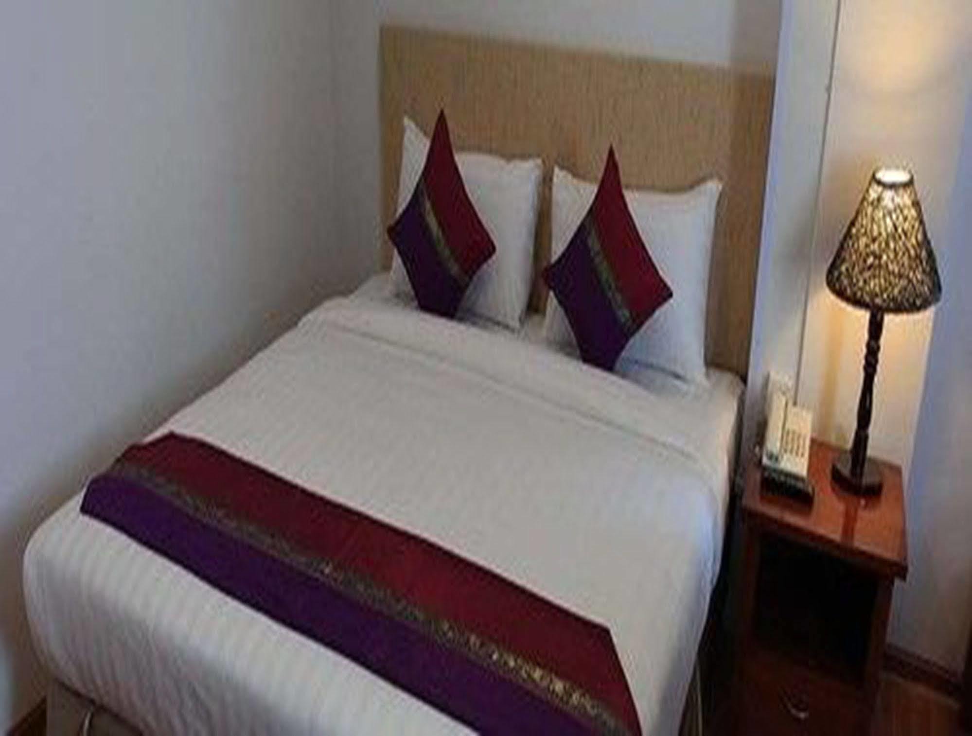 Hotel K Янгон Экстерьер фото
